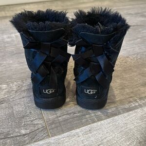 Ugg Bailey bow size 11